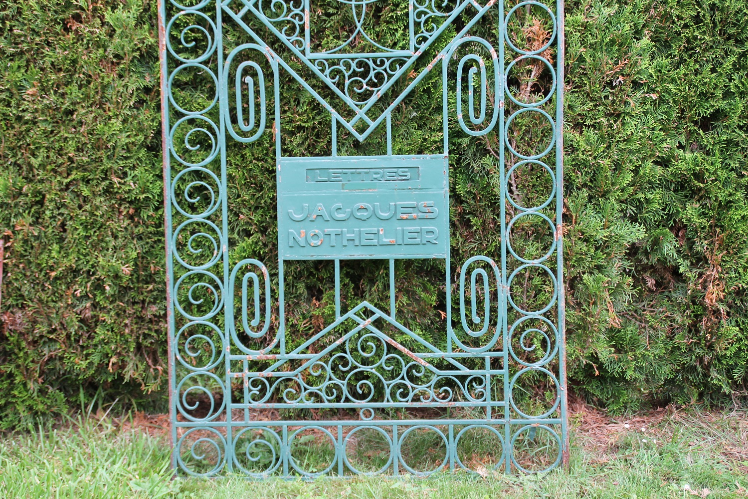 Grille Art Déco en Fer Forgé – Image 3